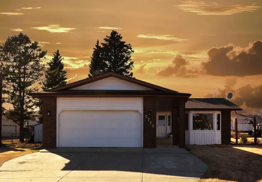 5722 11 Avenue Edson AB T7E1J6