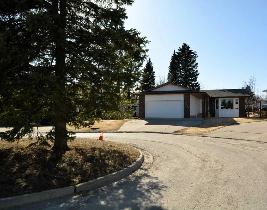 5722 11 Avenue Edson AB T7E1J6