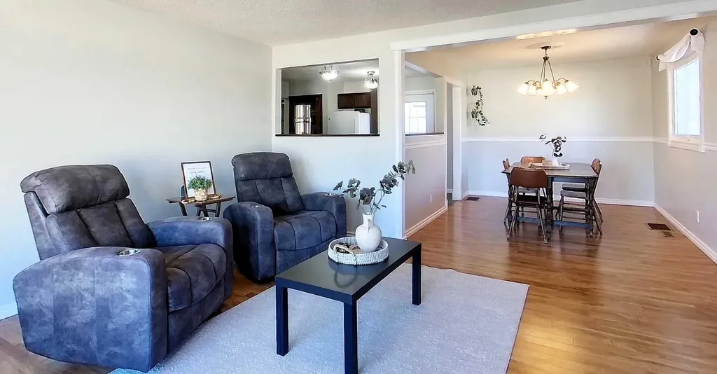 5722 11 Avenue Edson AB T7E1J6