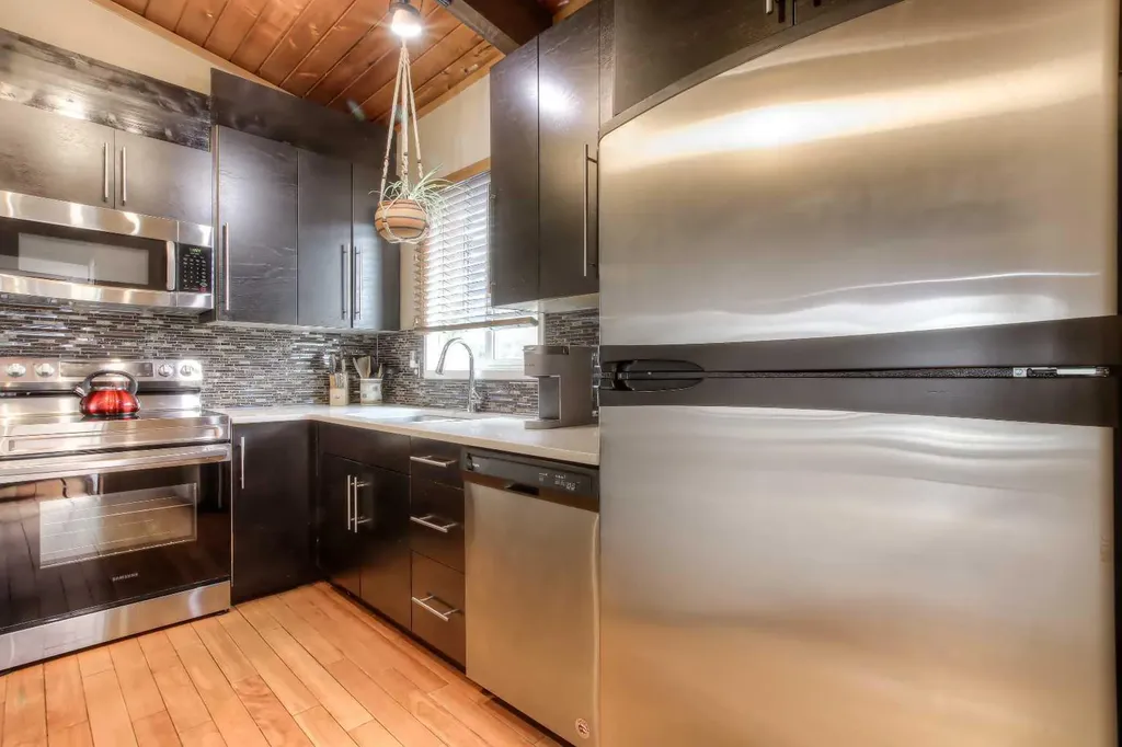 172 Oaktree Lane SW Calgary AB T2V4E4