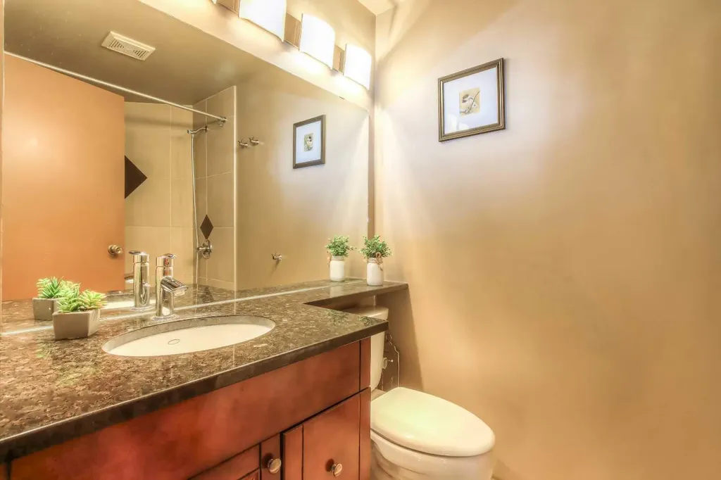 172 Oaktree Lane SW Calgary AB T2V4E4