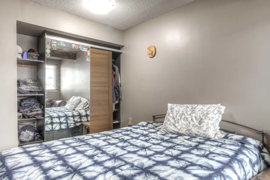 172 Oaktree Lane SW Calgary AB T2V4E4