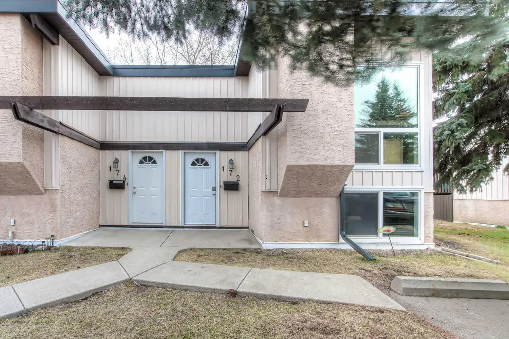 172 Oaktree Lane SW Calgary AB T2V4E4