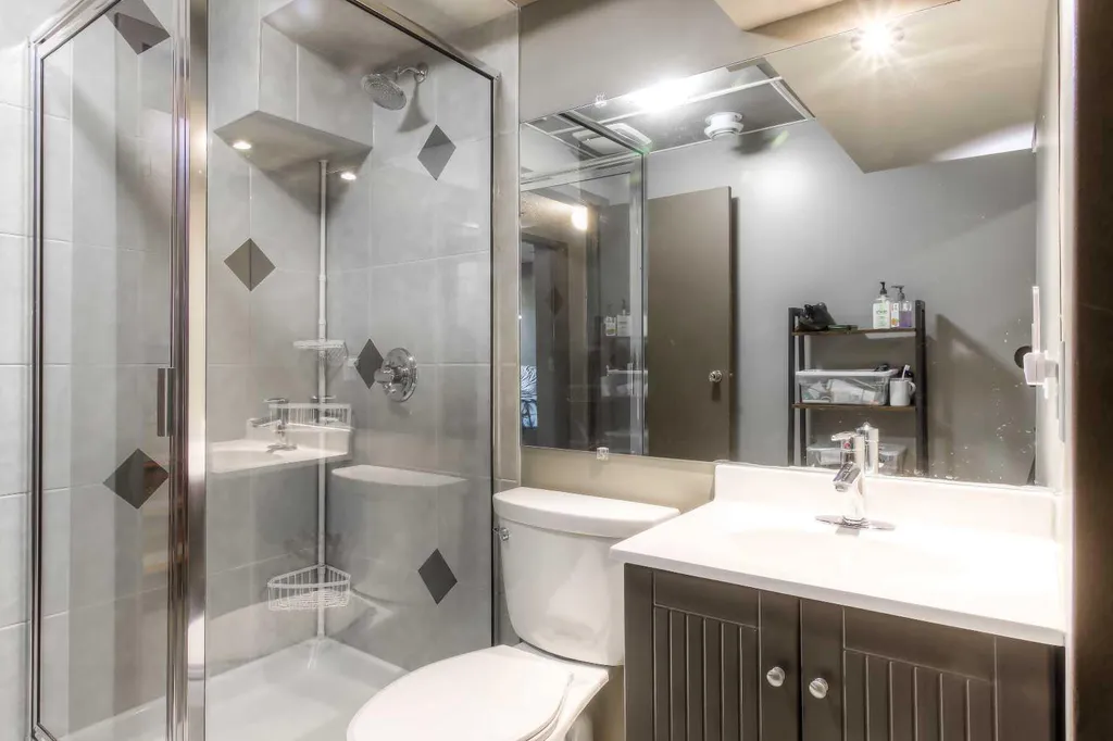 172 Oaktree Lane SW Calgary AB T2V4E4