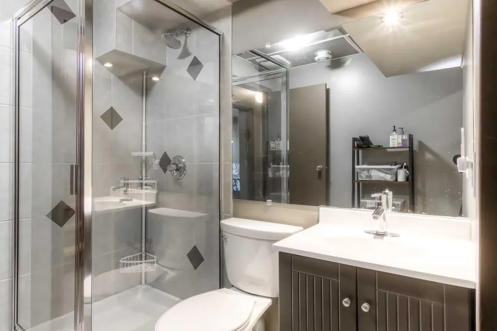 172 Oaktree Lane SW Calgary AB T2V4E4