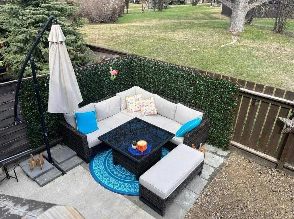 172 Oaktree Lane SW Calgary AB T2V4E4