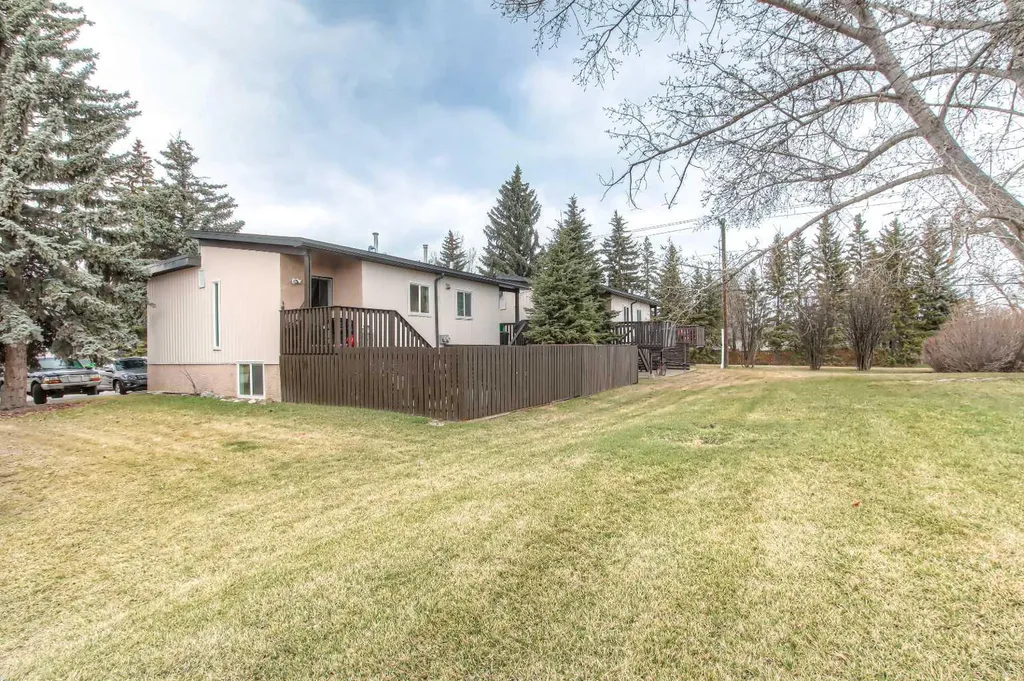 172 Oaktree Lane SW Calgary AB T2V4E4