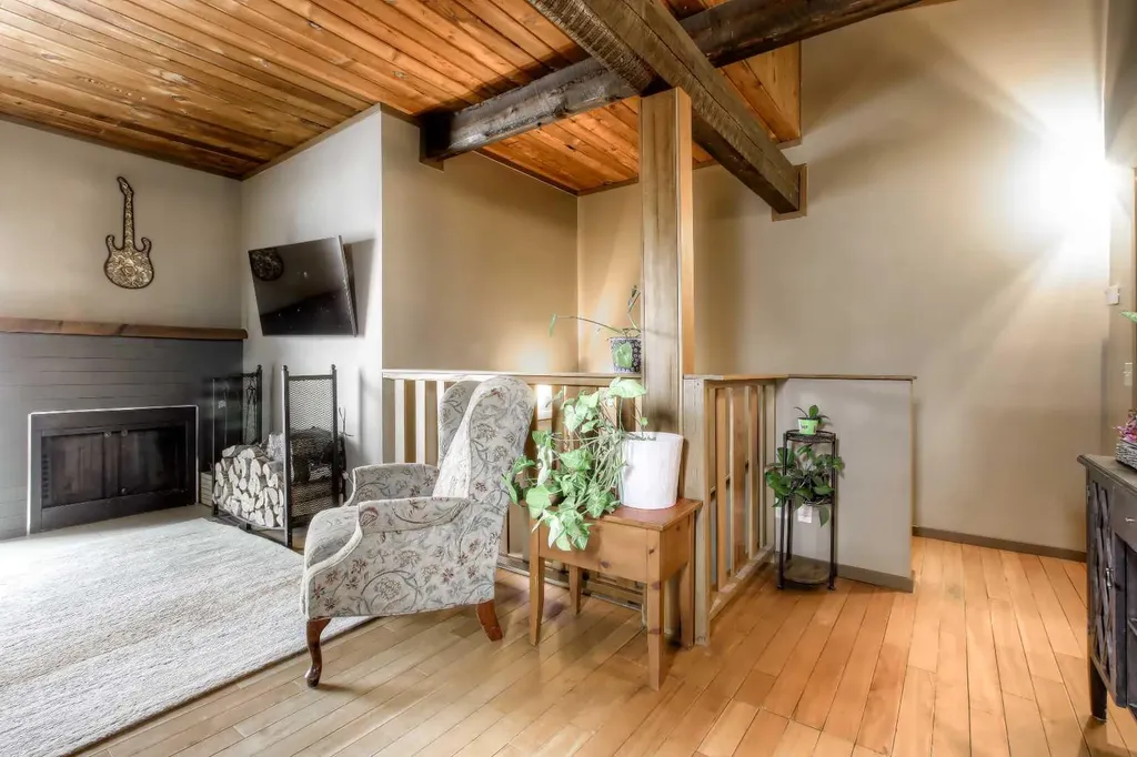 172 Oaktree Lane SW Calgary AB T2V4E4