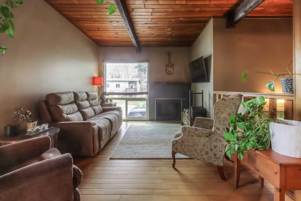 172 Oaktree Lane SW Calgary AB T2V4E4