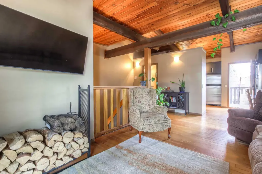 172 Oaktree Lane SW Calgary AB T2V4E4