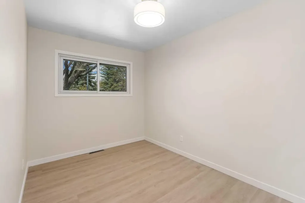 487 Arlington Drive SE Calgary AB T2H 1S4