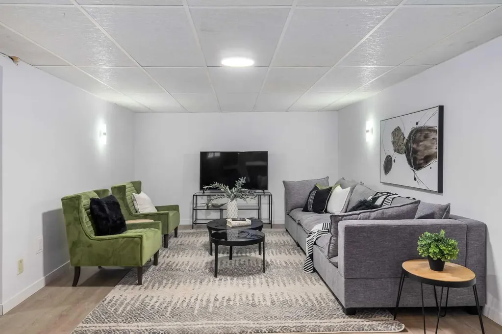 487 Arlington Drive SE Calgary AB T2H 1S4
