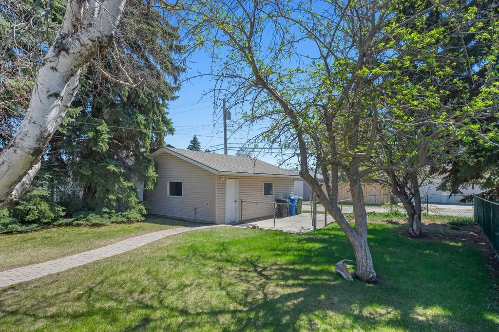 487 Arlington Drive SE Calgary AB T2H 1S4