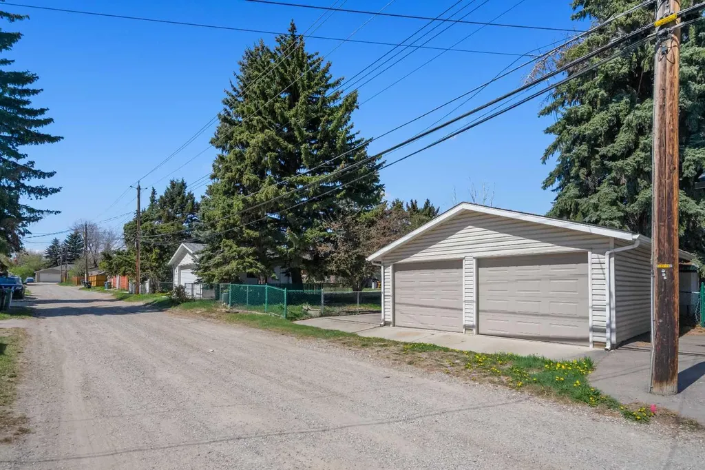 487 Arlington Drive SE Calgary AB T2H 1S4