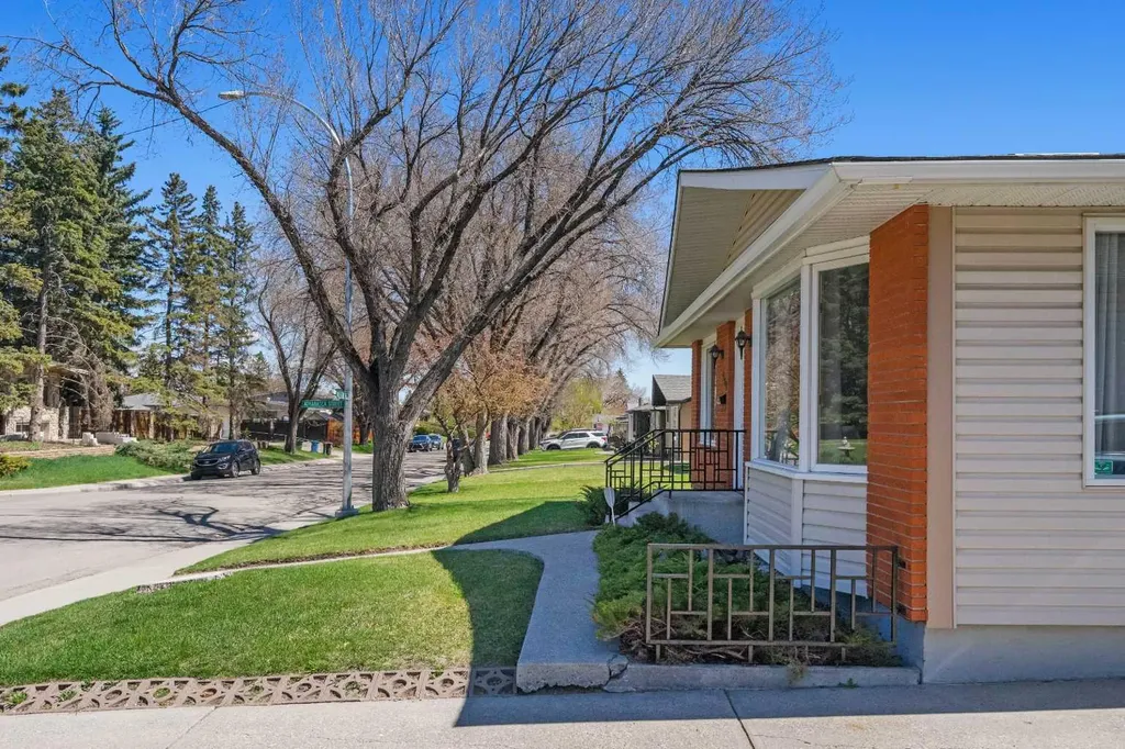 487 Arlington Drive SE Calgary AB T2H 1S4