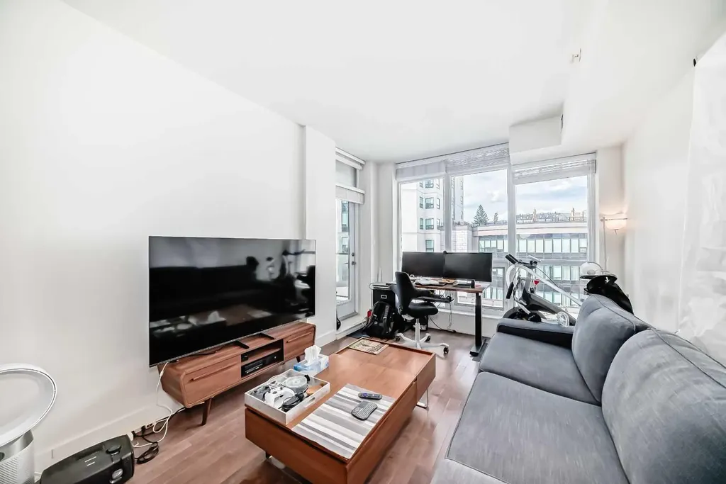 10 Shawnee Hill SW Calgary AB T2Y 0K5