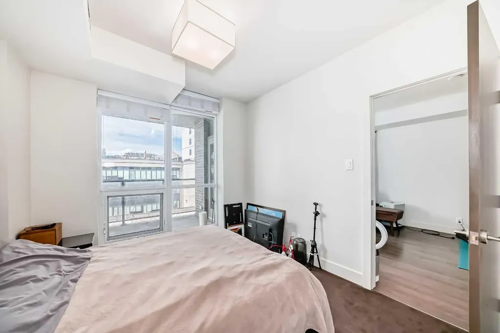 10 Shawnee Hill SW Calgary AB T2Y 0K5