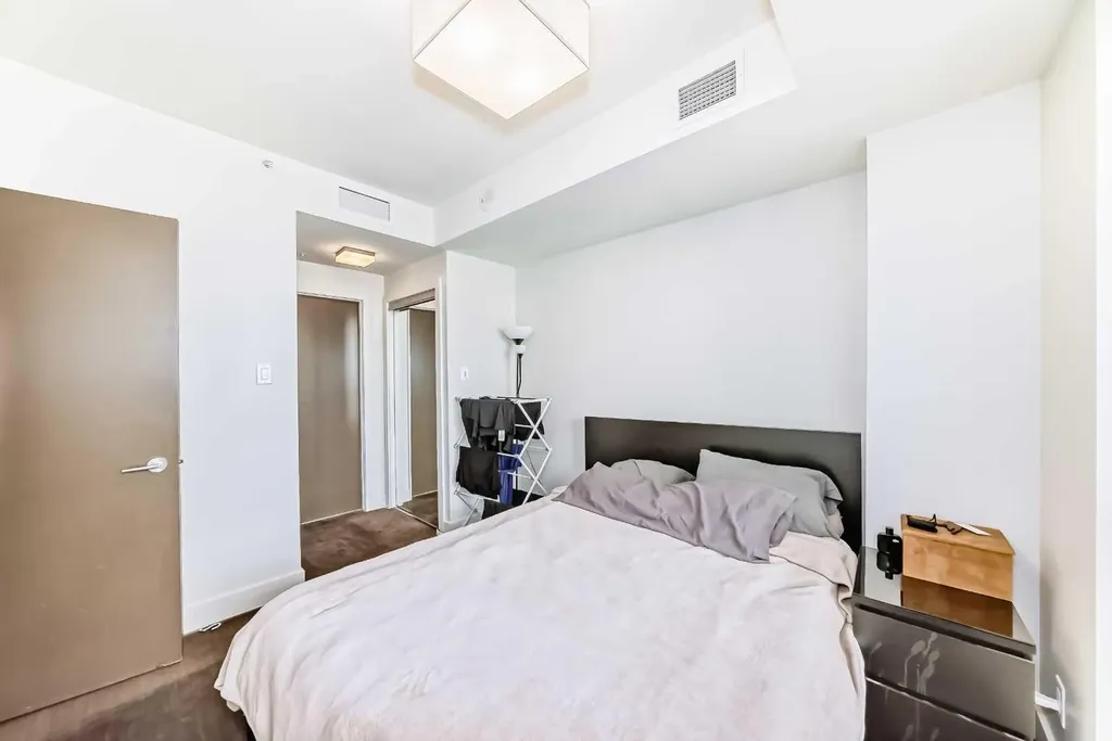 10 Shawnee Hill SW Calgary AB T2Y 0K5
