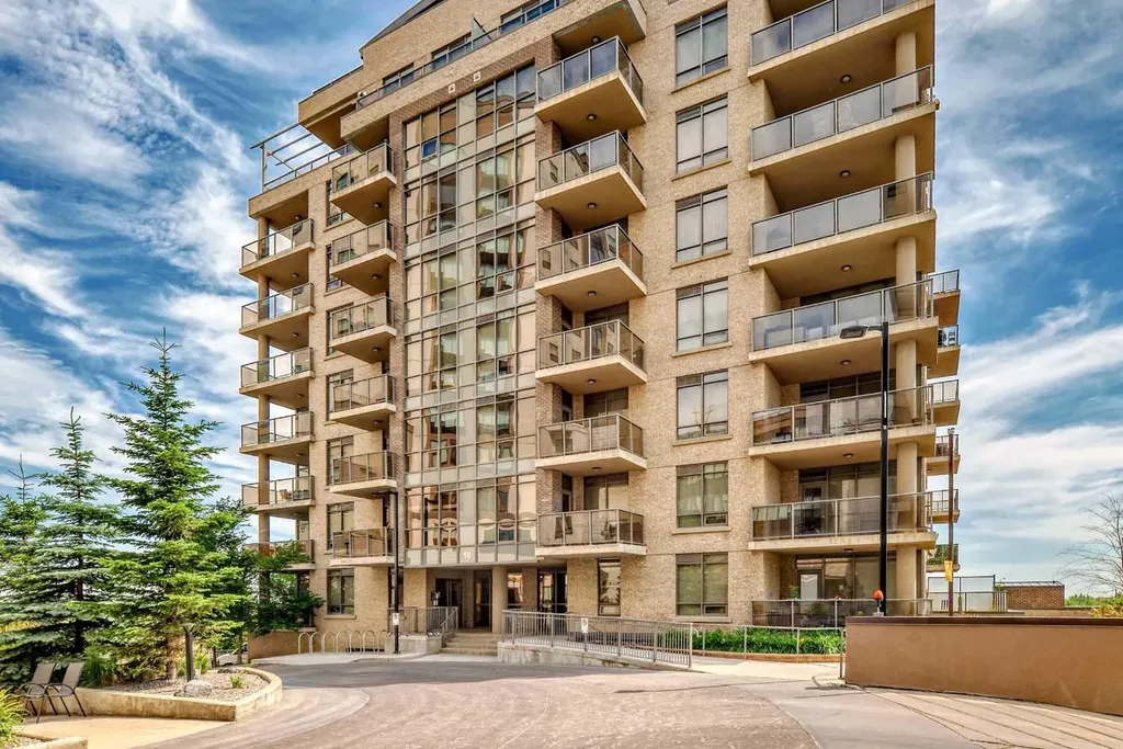 10 Shawnee Hill SW Calgary AB T2Y 0K5
