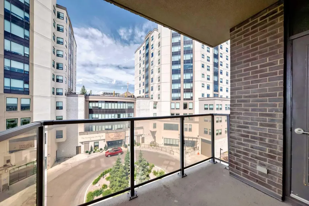 10 Shawnee Hill SW Calgary AB T2Y 0K5