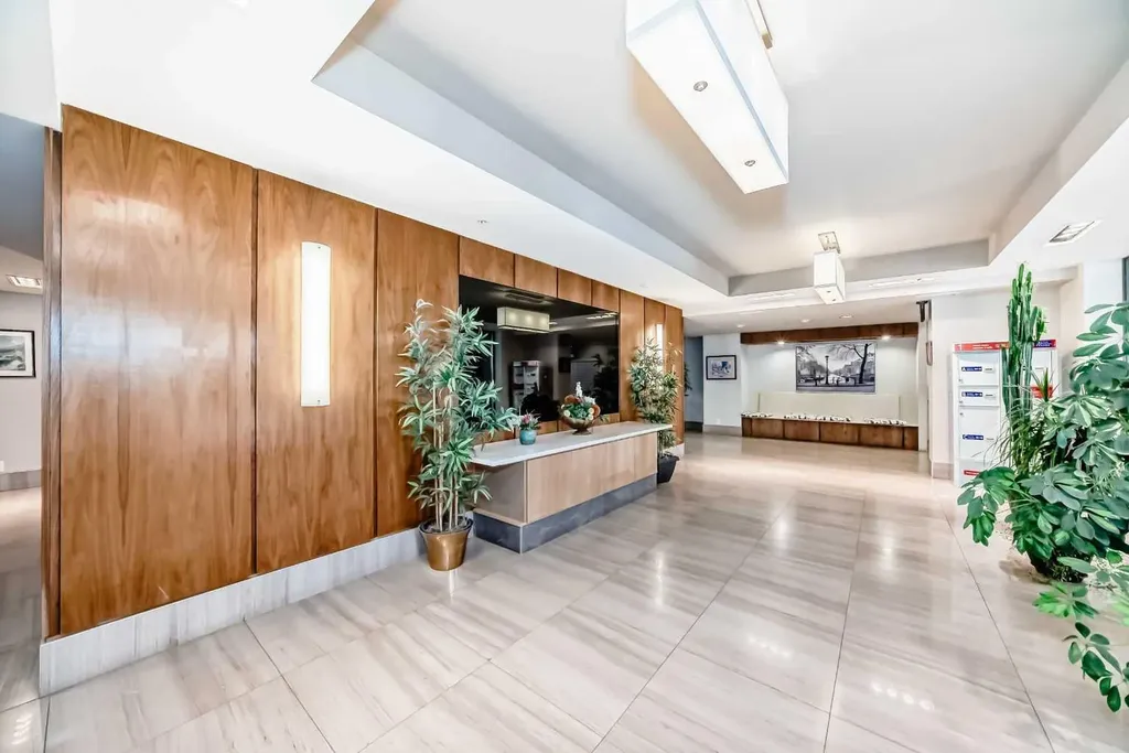 10 Shawnee Hill SW Calgary AB T2Y 0K5
