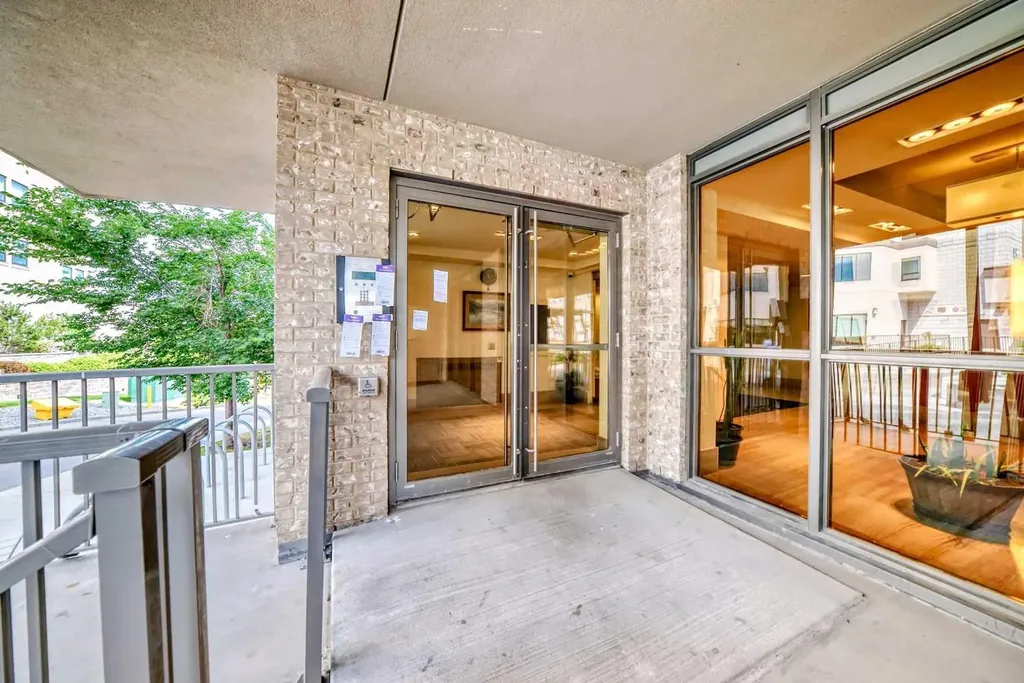 10 Shawnee Hill SW Calgary AB T2Y 0K5
