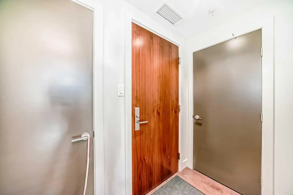 10 Shawnee Hill SW Calgary AB T2Y 0K5