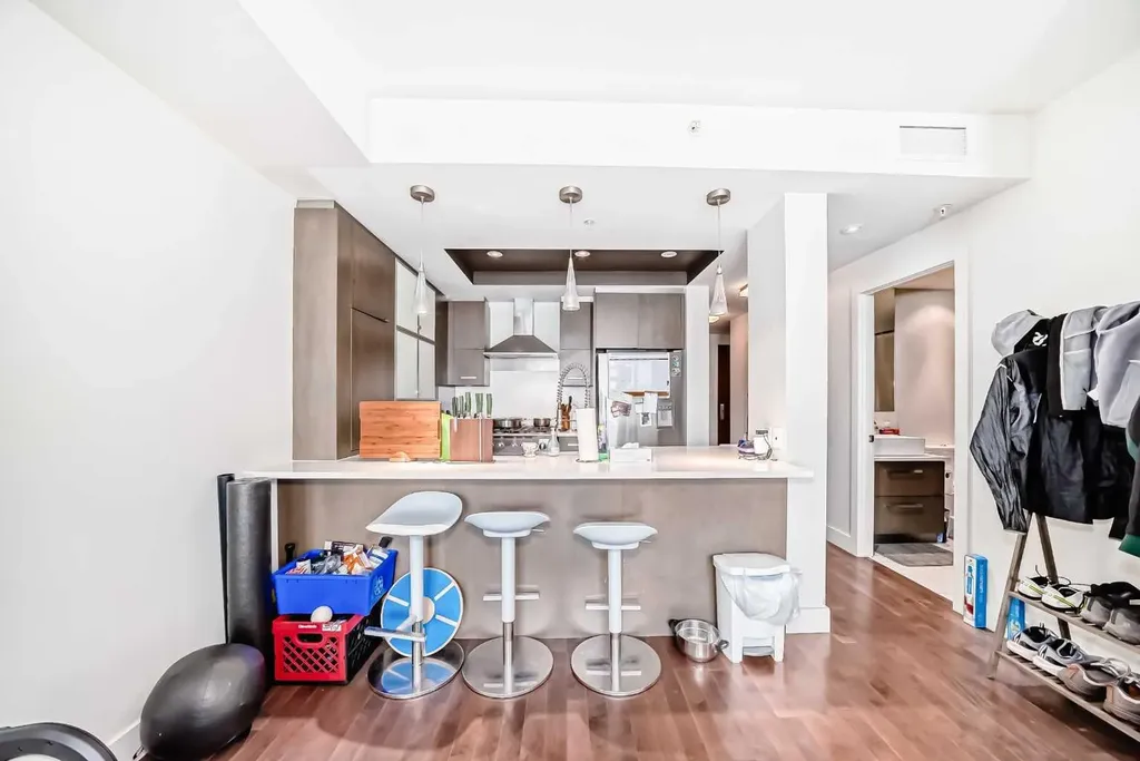 10 Shawnee Hill SW Calgary AB T2Y 0K5