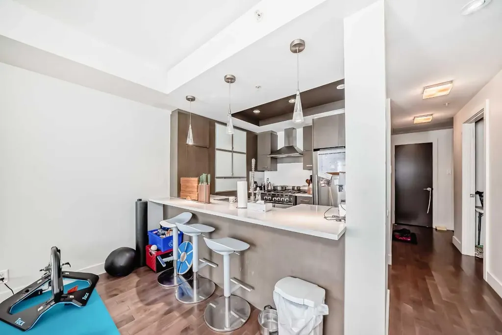10 Shawnee Hill SW Calgary AB T2Y 0K5