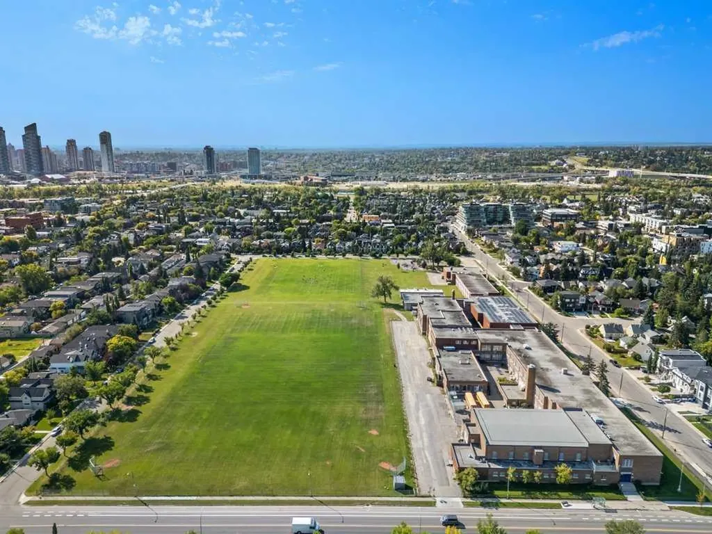 110 18a Street NW Calgary AB T2N 5G5