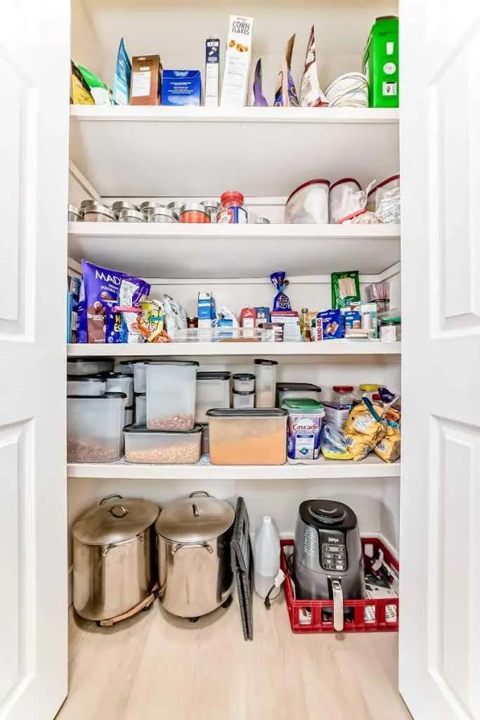 7165 California Boulevard NE Calgary AB T1Y 6W1