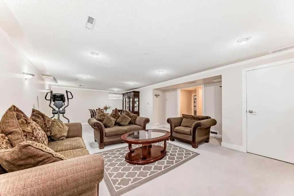 7165 California Boulevard NE Calgary AB T1Y 6W1