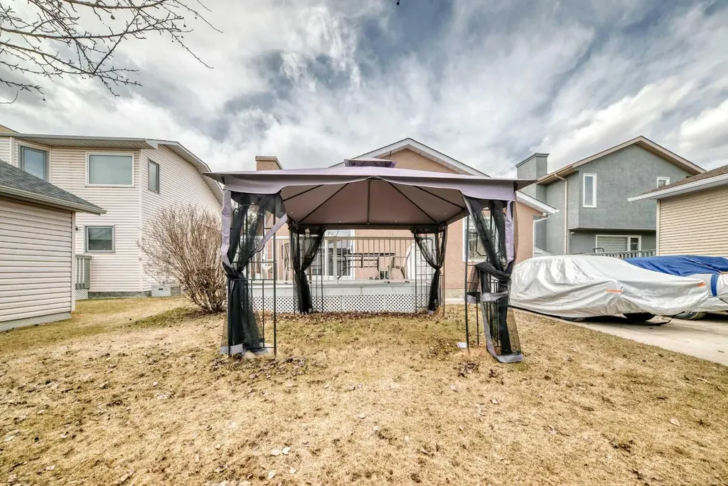 7165 California Boulevard NE Calgary AB T1Y 6W1