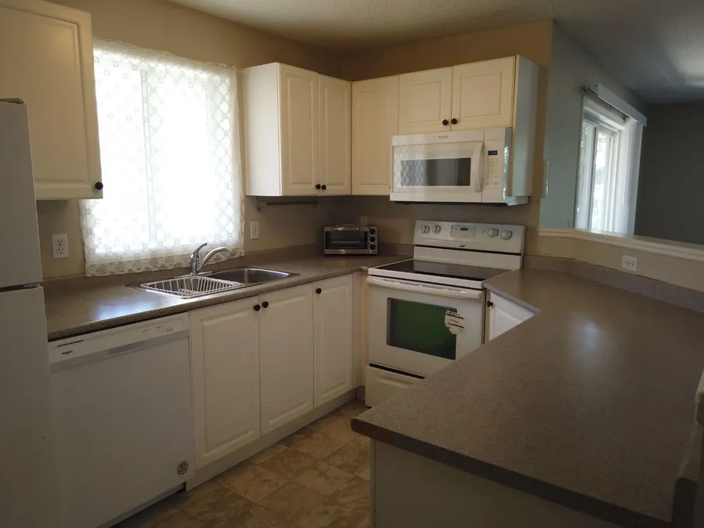 6000 Somervale Court SW Calgary AB T2Y 4J4