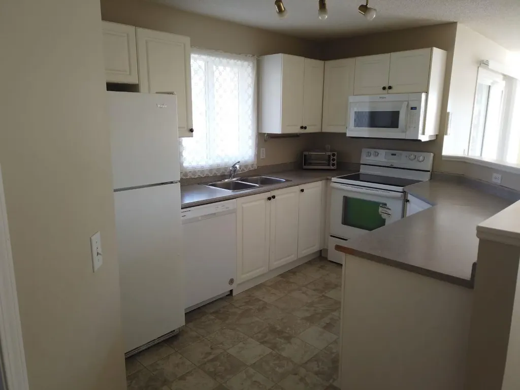 6000 Somervale Court SW Calgary AB T2Y 4J4