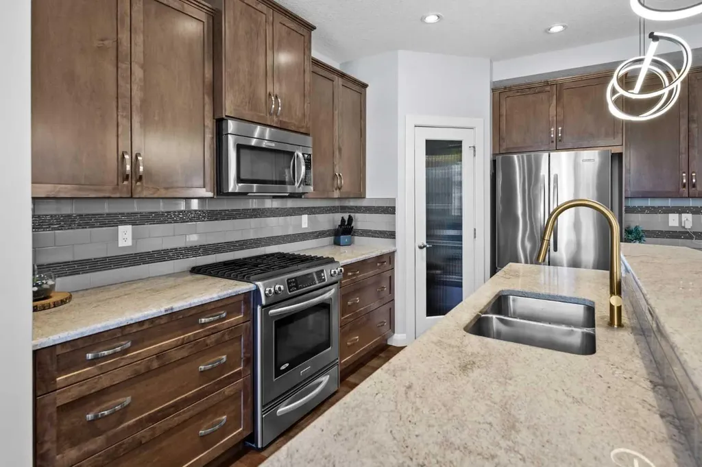 100 Kinniburgh Gardens Chestermere AB T1X 0R8