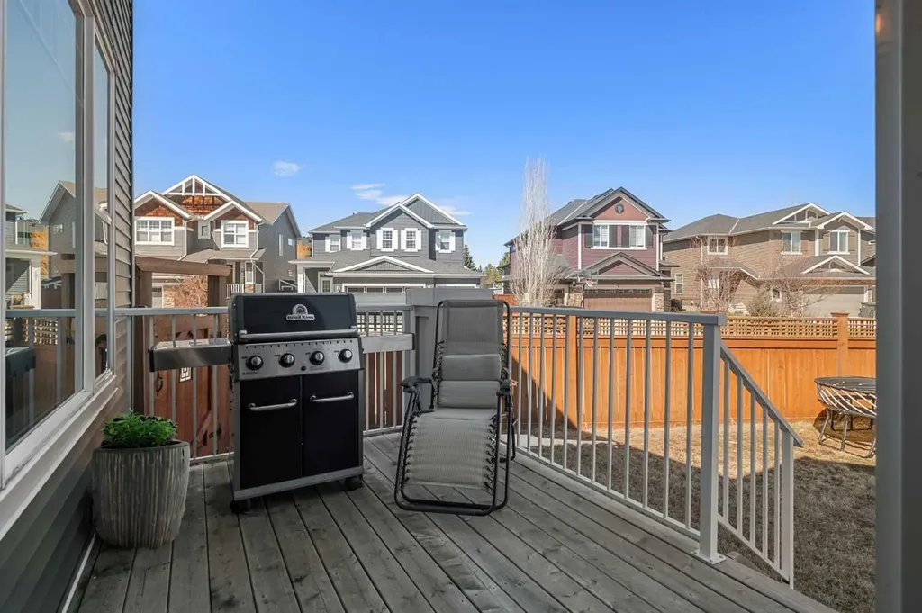 100 Kinniburgh Gardens Chestermere AB T1X 0R8