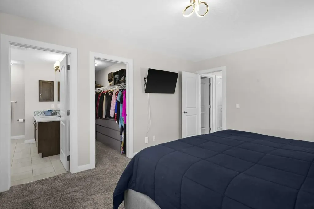 100 Kinniburgh Gardens Chestermere AB T1X 0R8