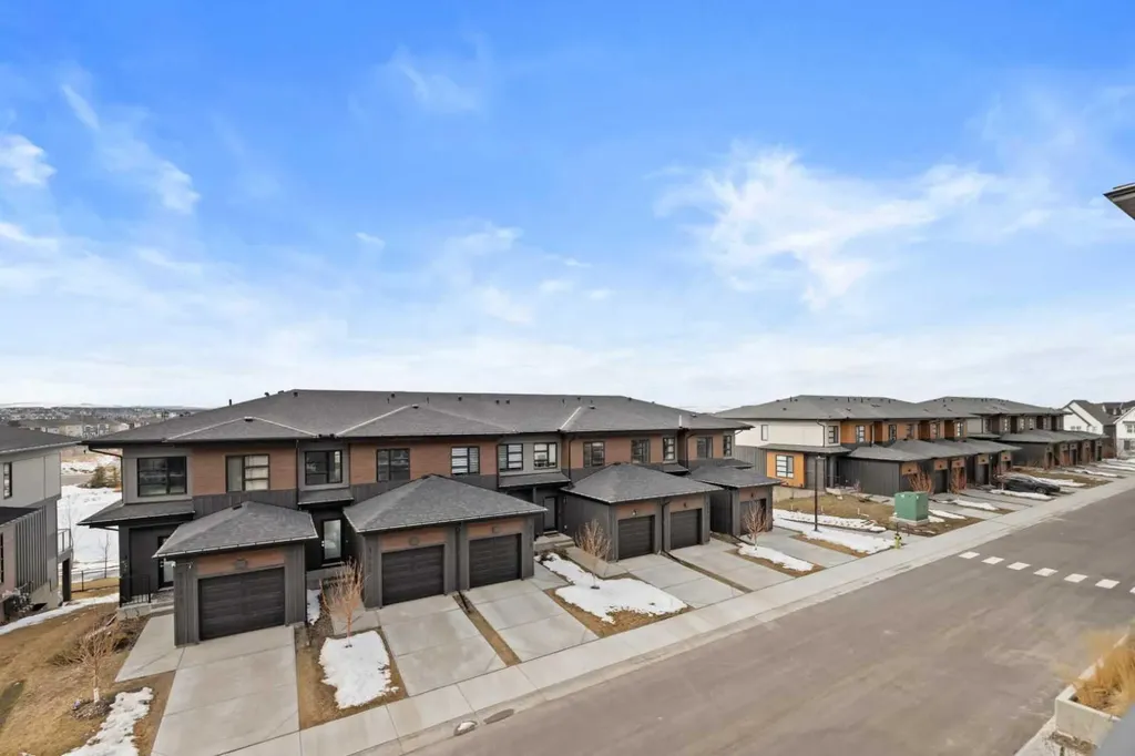 55 Lucas Way NW Calgary AB T3P 2C7