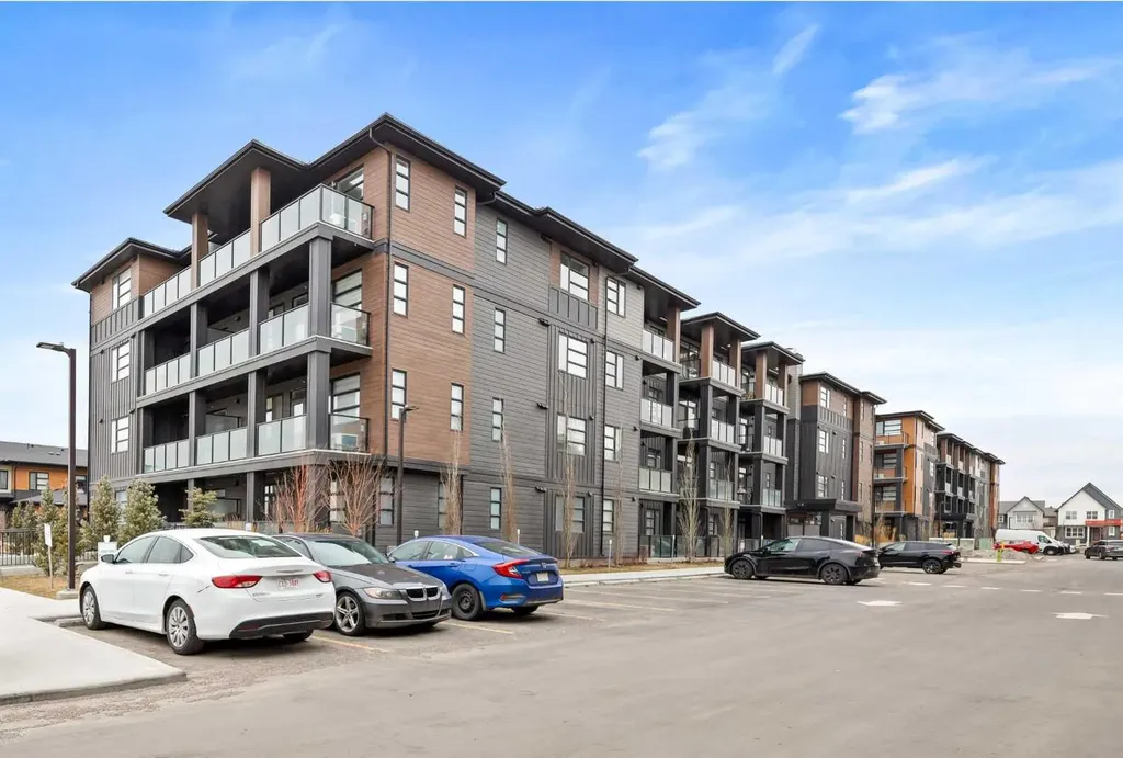 55 Lucas Way NW Calgary AB T3P 2C7