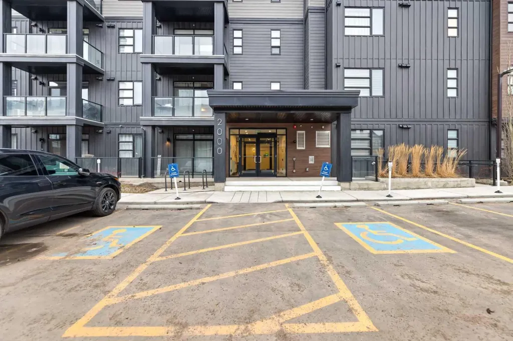 55 Lucas Way NW Calgary AB T3P 2C7