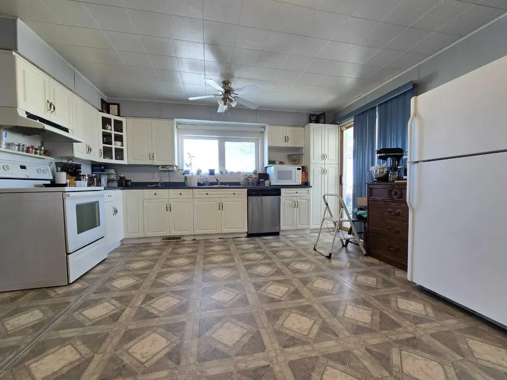 22004 Range Road 814 Rural Northern Sunrise County AB T0H 2R0