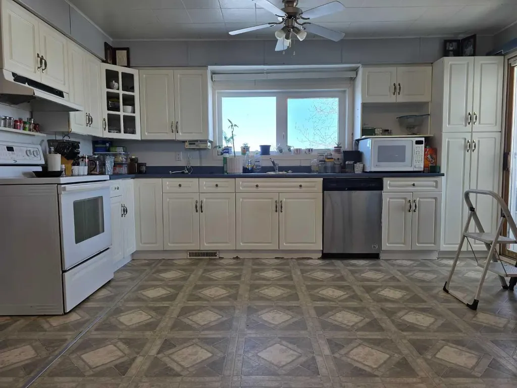 22004 Range Road 814 Rural Northern Sunrise County AB T0H 2R0