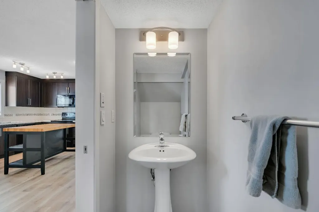 406 Mckenzie Towne Close SE Calgary AB T2Z 1A9