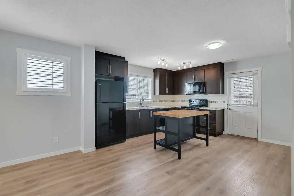 406 Mckenzie Towne Close SE Calgary AB T2Z 1A9