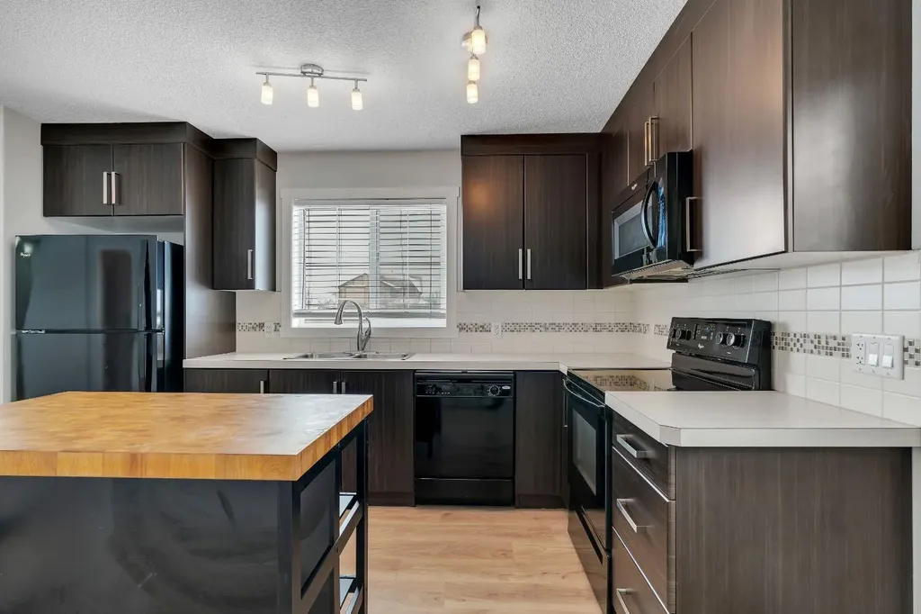 406 Mckenzie Towne Close SE Calgary AB T2Z 1A9