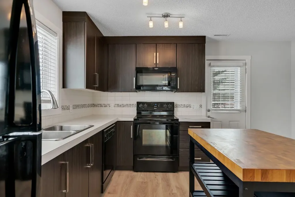 406 Mckenzie Towne Close SE Calgary AB T2Z 1A9
