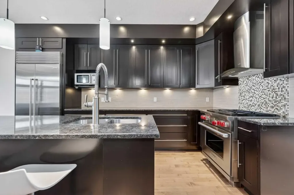 1924 48 Avenue SW Calgary AB T2T 2T3