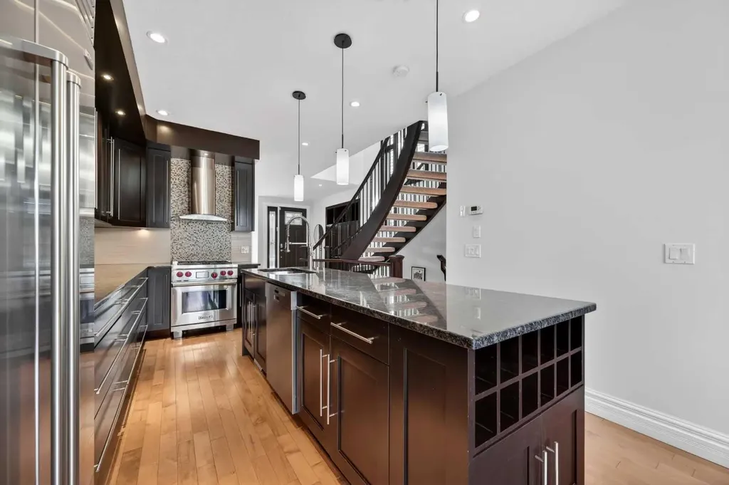 1924 48 Avenue SW Calgary AB T2T 2T3
