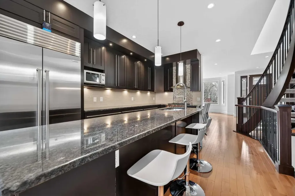 1924 48 Avenue SW Calgary AB T2T 2T3